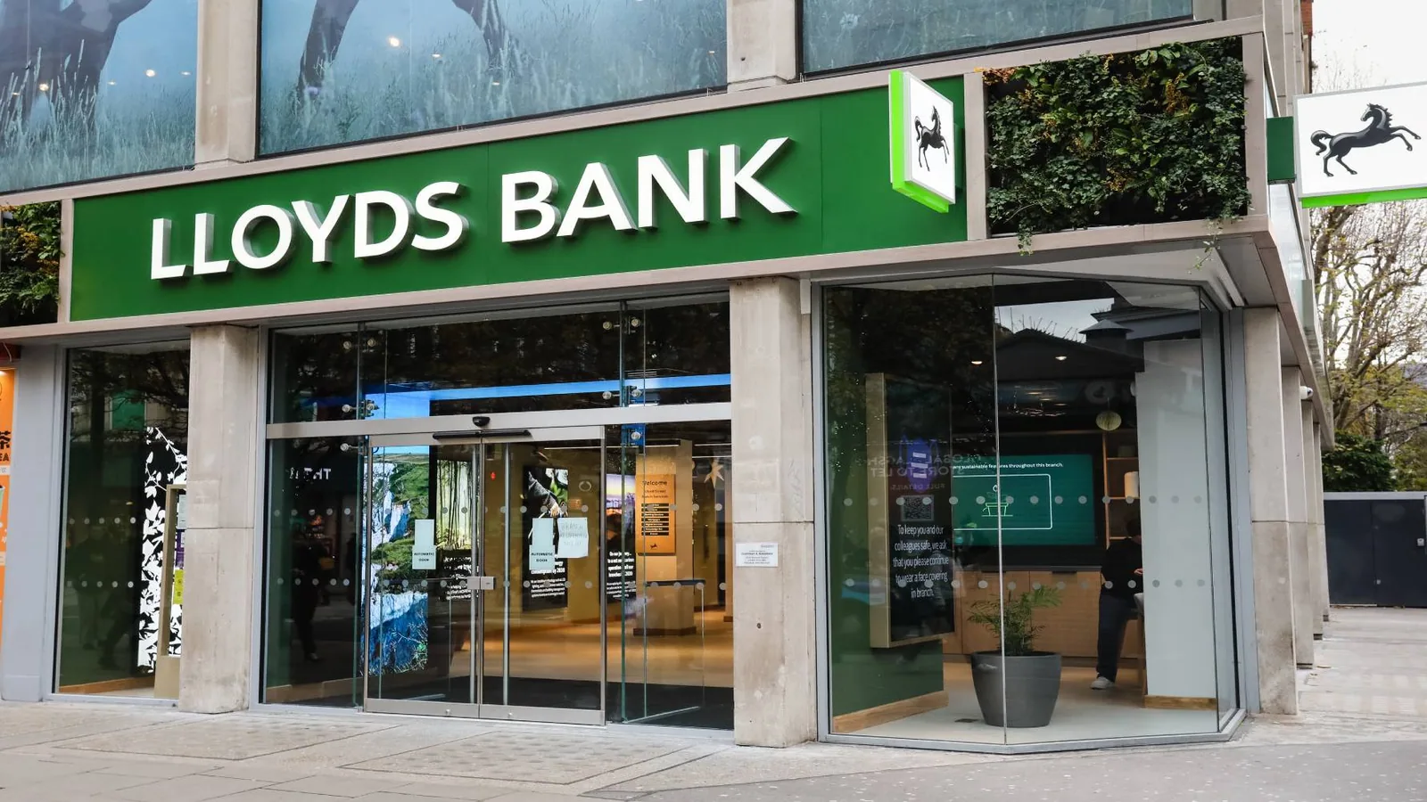 Lloyds Bank Outage: The Digital Resilience Lesson